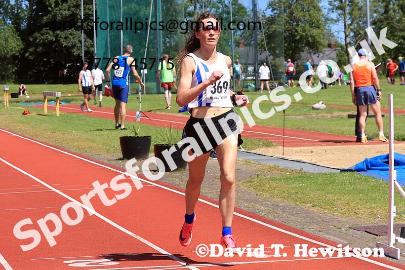 Womens 400 metres, 2024 NE Masters Track and Field Champs., Monkton Stadium, Jarrow.  Photo: David T. Hewitson/Sports for All Pics